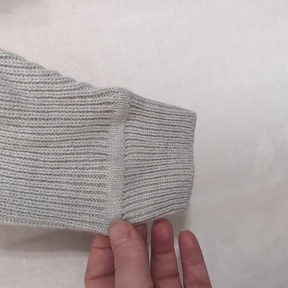 Divided H&M Cloud Grey Ribbed Cold Shoulder Sweater Size Small - Picture 3 of 6